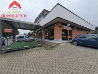 Negozio in affitto a pinerolo via lequio, 46