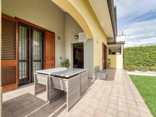 Villa bifamiliare in vendita a cadorago via risorgimento