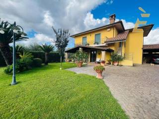 Villa in vendita ad aprilia via dei rutuli, 151