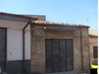 Garage in vendita a nissoria via bacilleri, 15