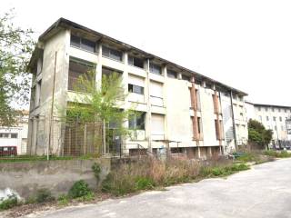 Intero stabile in vendita a vercelli corso magenta