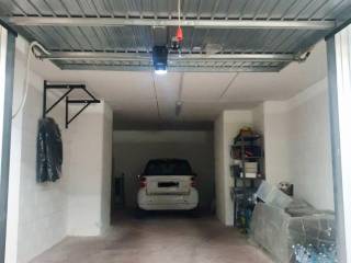 Garage in vendita a roma via giuseppe giacosa, 26