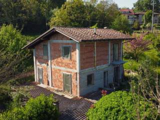 Cascina in vendita a canelli regione castagnole