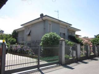Villa all'asta a garlasco via lombardia, 25