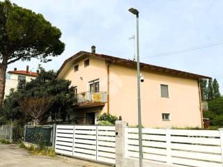 Casa indipendente in vendita a riccione viale veneto, 124