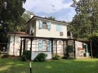 Villa bifamiliare in affitto a sabaudia 