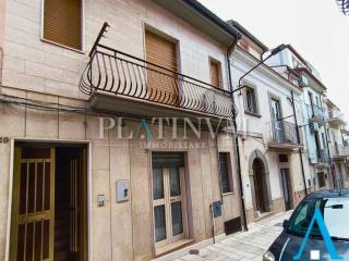 Casa indipendente in vendita a san giovanni rotondo via silvio pellico, 21