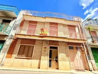 Casa indipendente in vendita ad acquaviva delle fonti via sacro cuore