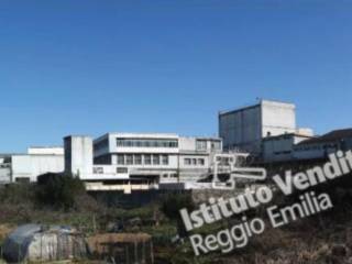Intero stabile all'asta a casatenovo via g. mameli, 14