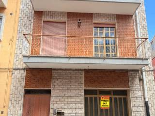 Casa indipendente in vendita ad acquaviva delle fonti via tenente giuseppe castellaneta
