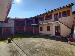 Casa indipendente in vendita a passerano marmorito via san lorenzo