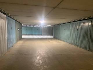 Garage in vendita a sesto san giovanni via fratelli bandiera, 50