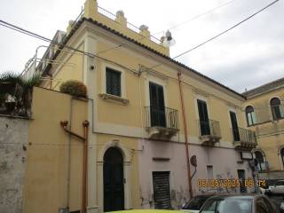Casa indipendente in in vendita da privato a san giovanni la punta via giuseppe motta, 6