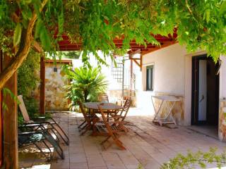 Casa indipendente in vendita a castrignano del capo via virgilio, 18