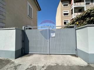 Garage in vendita a milano via zoia, 46