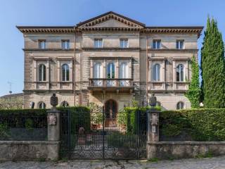 Villa in vendita a caprino veronese piazza unità d'italia