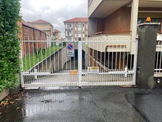 Garage in vendita a pinerolo via eugenio juvenal, 23