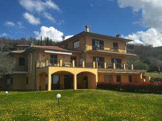 Villa bifamiliare in affitto a bolsena via madonna del giglio