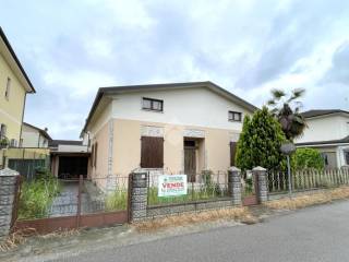 Villa in vendita a canneto sull'oglio viale lombardia, 8
