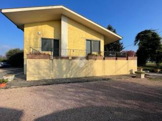 Villa in vendita a castel d'ario strada gazzuolo