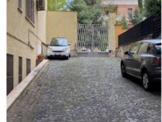 Garage in vendita a roma via lisbona, 14
