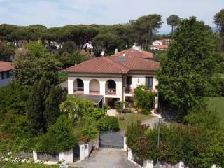 Villa in affitto a forte dei marmi via antonio canova