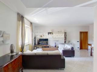 Appartamento in vendita a cabiate via alessandro manzoni 39