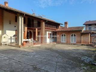 Cascina in vendita a sergnano piazza roma