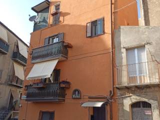 Casa indipendente in vendita a piazza armerina via porta catalano, 4