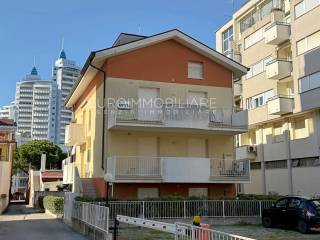 Appartamento in affitto a jesolo via andrea bafile accesso al mare 1
