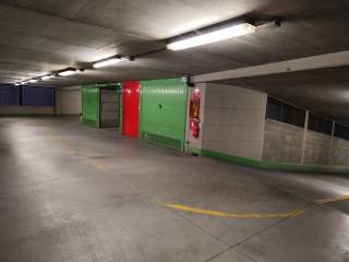 Garage in vendita a milano via alessandro tadino, 43