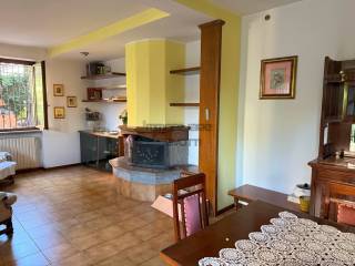 Villa in vendita ad alzano lombardo via g. valle