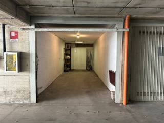 Garage in vendita a brugherio via grazia deledda, 10