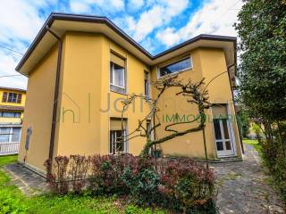 Villa in vendita ad albino via giosuè carducci, 23