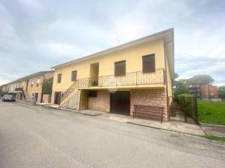 Casa indipendente in vendita a bastia umbra via lazio, 2