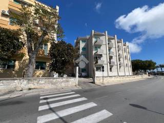 Appartamento in affitto a brindisi via del mare, 56