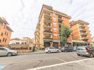 Garage in vendita a guidonia montecelio via giacomo leopardi, 47