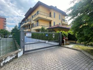 Garage in vendita a brugherio via guglielmo oberdan, 40