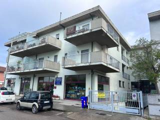 Garage in vendita a san benedetto del tronto via esino, 44