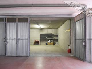 Garage in vendita a pinerolo via achille midana, 12