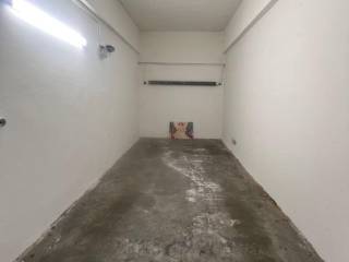 Garage in vendita a milano via rombon, 39