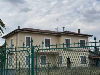 Casa indipendente in vendita ad alessandria via circonvallazione