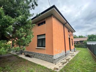 Villa in vendita a besnate via giuseppe parini