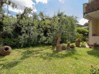 Villa in vendita a prato via louis braille