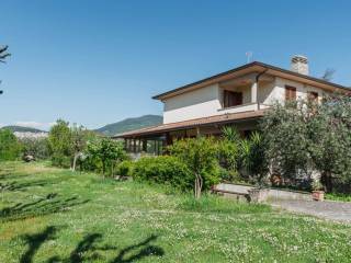 Villa in vendita ad assisi via francesco di bartolo, 5