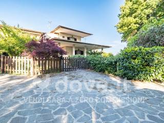 Villa in vendita a cisterna di latina via del capoverde, 16
