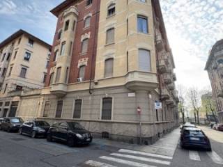 Garage in vendita a torino via alessandro vittorio papacino, 10