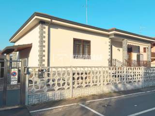 Villa in vendita a casorezzo via del carso 4