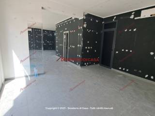 Negozio in affitto a carini via pio la torre, 13
