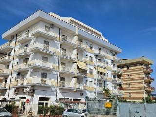 Appartamento in vendita a soverato via vittorio veneto, 47